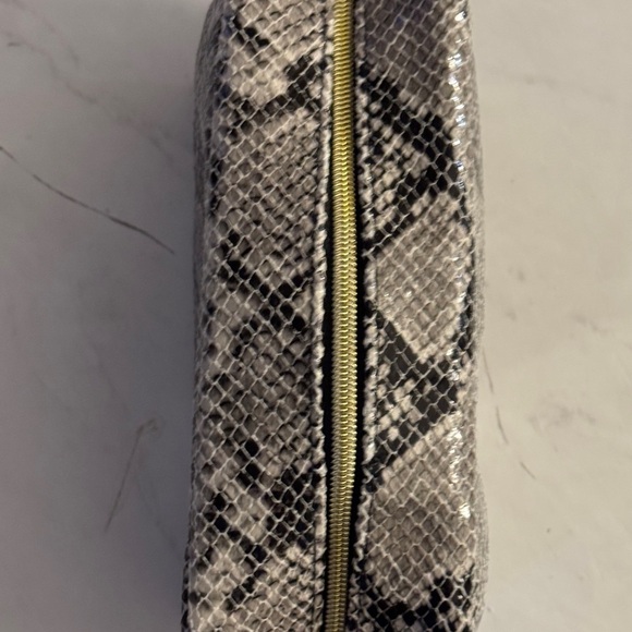 Tarte Makeup Bag - new, never used - Picture 5 of 7